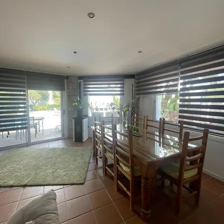 Casa Requesens, Freiligendes Ferienhaus, Komplett Erschlossen Feriehus