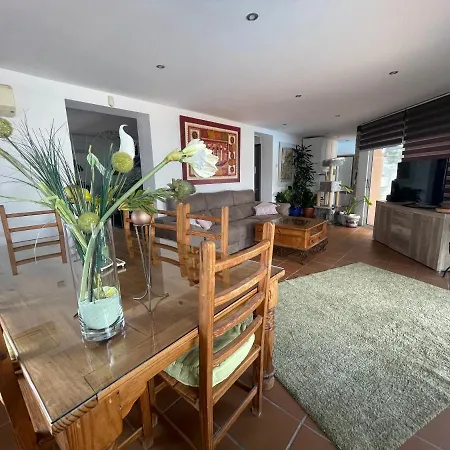 Casa Requesens, Freiligendes Ferienhaus, Komplett Erschlossen