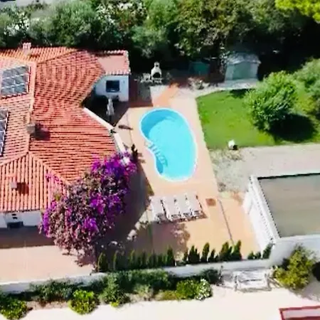 Feriehus Casa Requesens, Freiligendes Ferienhaus, Komplett Erschlossen