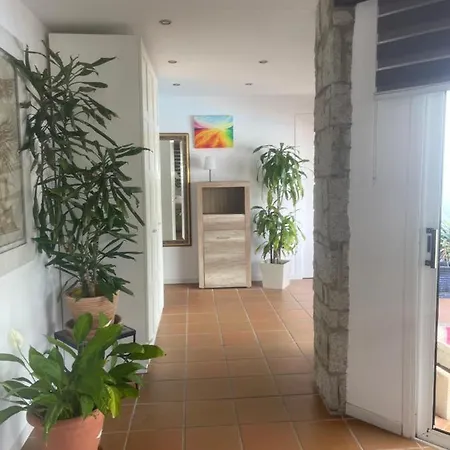 Casa Requesens, Freiligendes Ferienhaus, Komplett Erschlossen