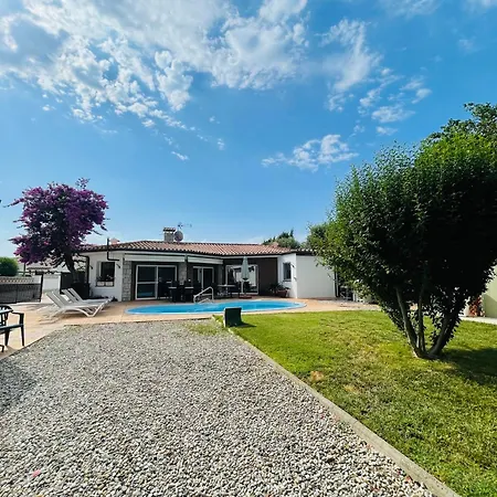 Casa Requesens, Freiligendes Ferienhaus, Komplett Erschlossen
