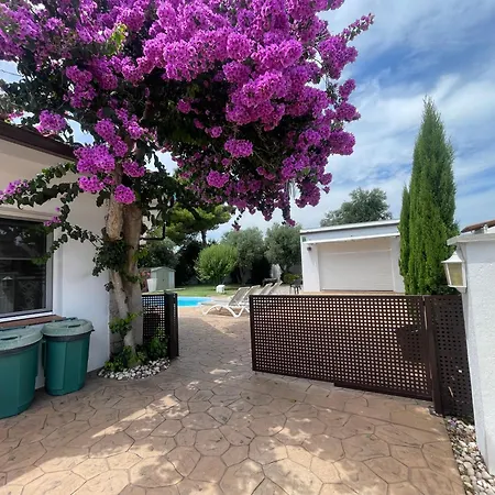 Дом отдыха Casa Requesens, Freiligendes Ferienhaus, Komplett Erschlossen *