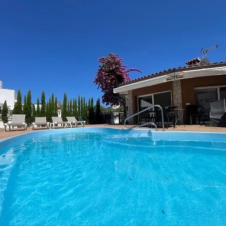 Casa Requesens, Freiligendes Ferienhaus, Komplett Erschlossen